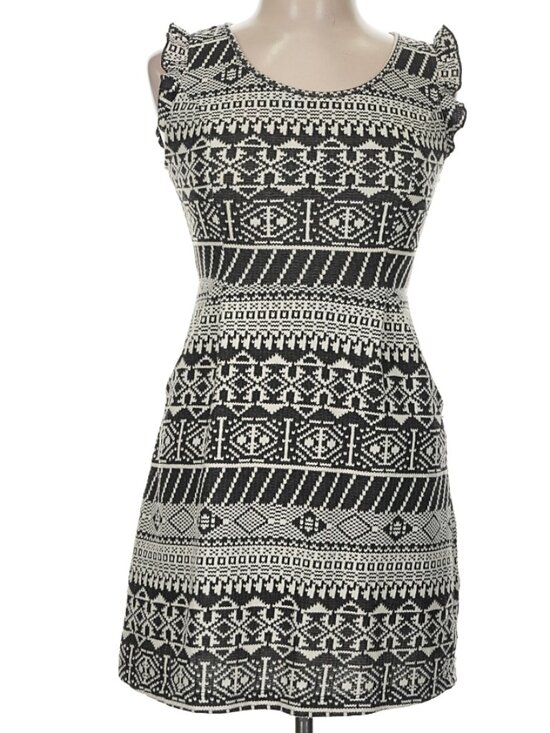 Xhilaration Dresses & Skirts - Xhilaration Black and White Aztec Mini Dress size M